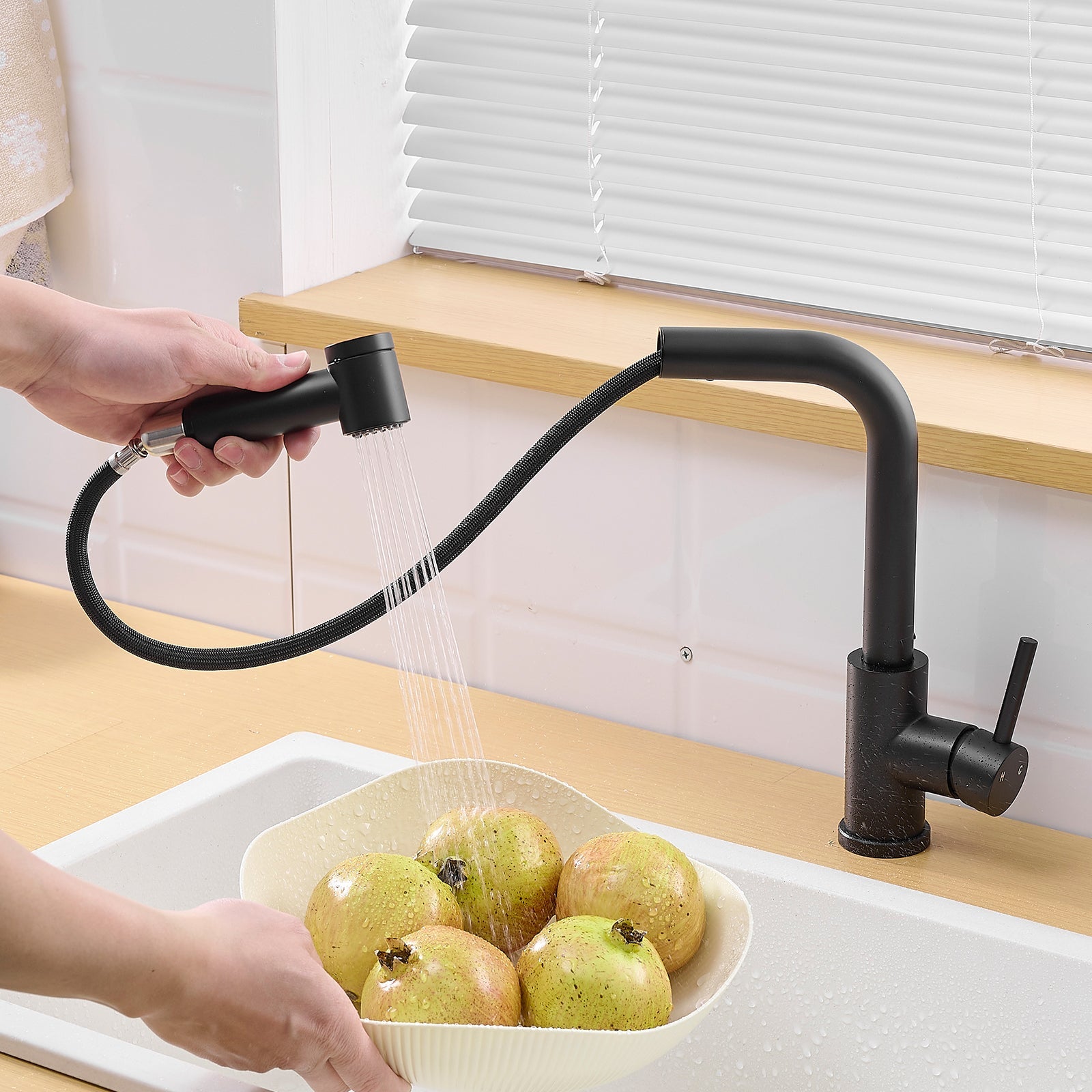 Black Kitchen Sink Faucet with Pull Out Sprayer
